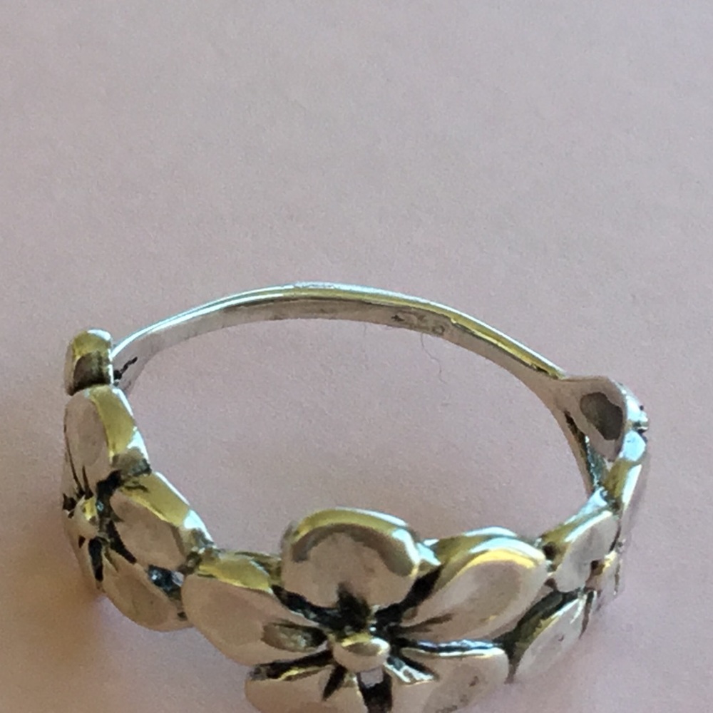 Sz 6, Sale $12 Firm! .925 Sterling Silver Triple Flower Ring - Picture 13 of 14
